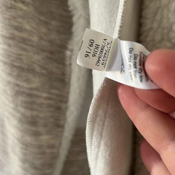 Athleta oversized plush teddy bear vest - Size XXS - Picture 5 of 8